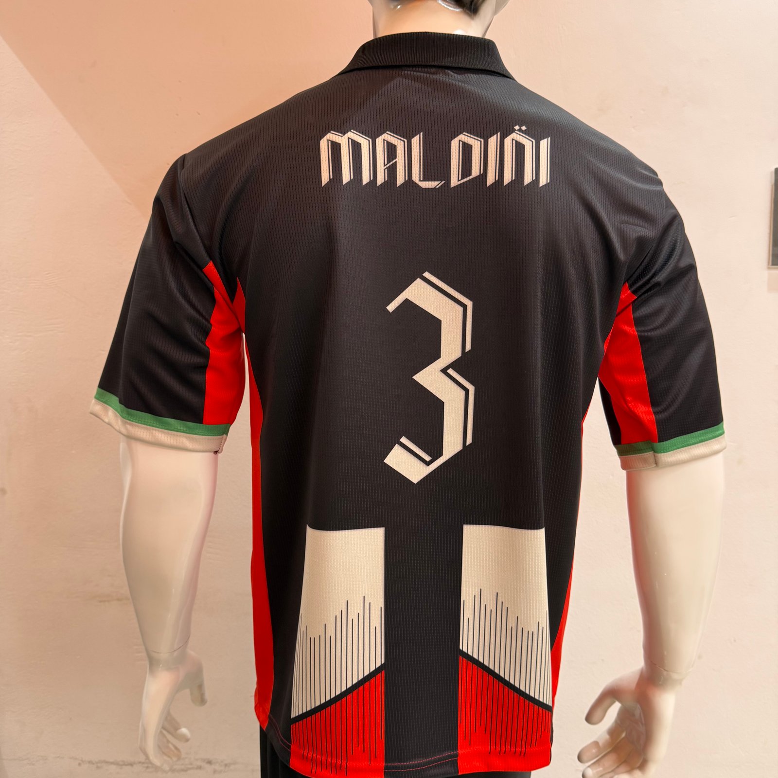 AC MILAN FIVE SLEEVE JERSEY Detail